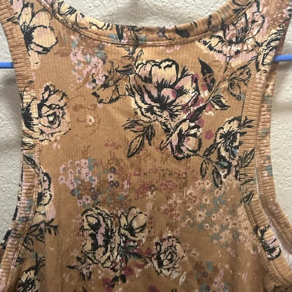 Floral Print Tank Top - Tan - Picture 6 of 9